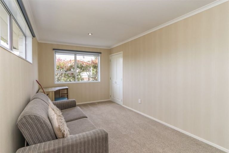 Photo of property in 24 Kowhai Street, Inglewood, 4330