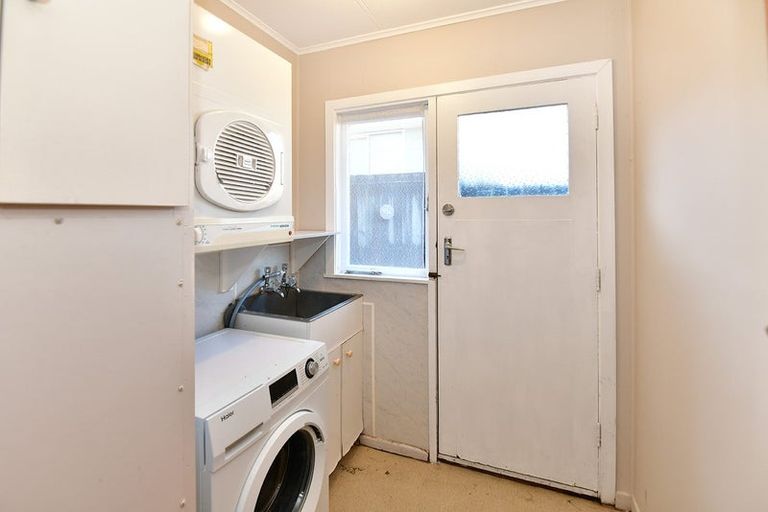 Photo of property in 11a Springs Road, Parakai, 0830