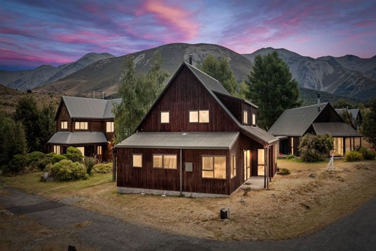 Photo of property in 10 Torlesse Place, Castle Hill, Springfield, 7580