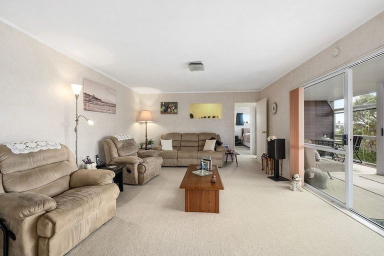 Photo of property in 96 Unsworth Drive, Unsworth Heights, Auckland, 0632