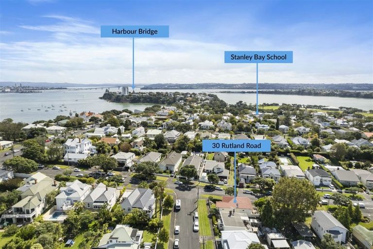 Photo of property in 30 Rutland Road, Stanley Point, Auckland, 0624