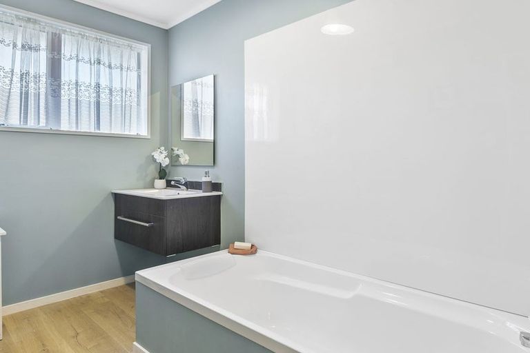 Photo of property in 13 Walnut Place, Mosgiel, 9024