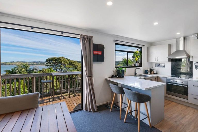 Photo of property in 183 Wade River Road, Wade Heads, Whangaparaoa, 0932