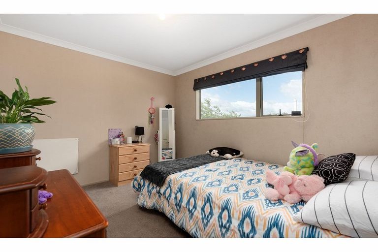 Photo of property in 2 Lysaght Place, Welcome Bay, Tauranga, 3112