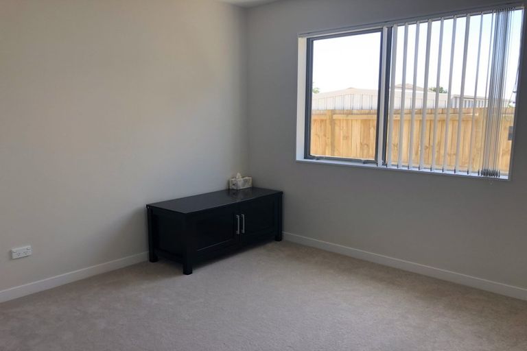 Photo of property in 1 Te Aramanu Crescent, Papakura, 2110