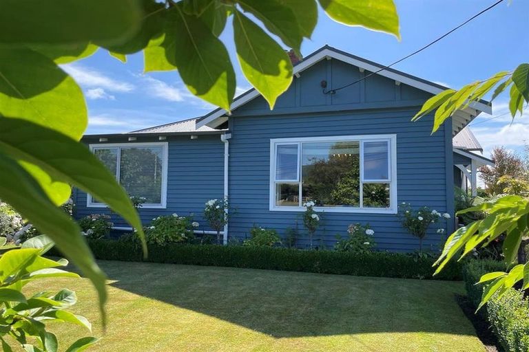 Photo of property in 12 Parsonage Road, Waimate, 7924