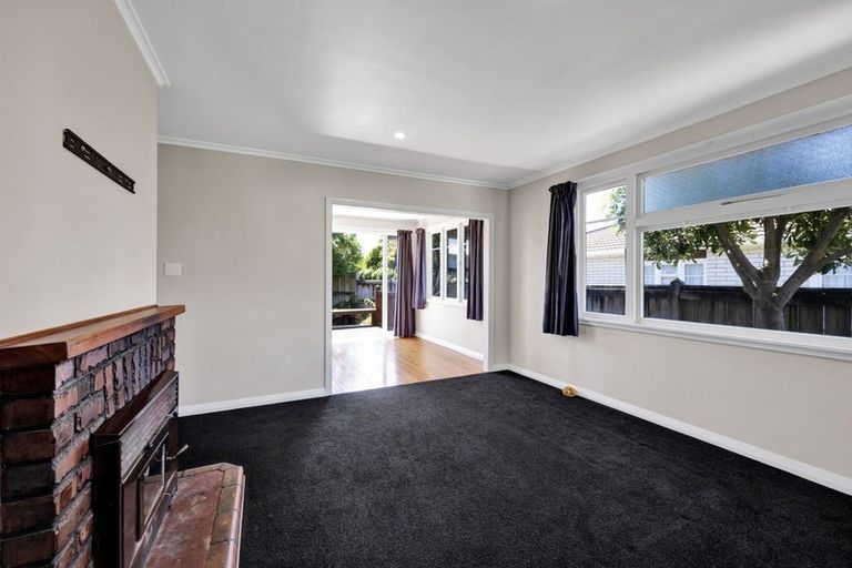 Photo of property in 1/9 Tarahua Road, Vogeltown, New Plymouth, 4310