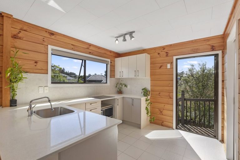 Photo of property in 2/33 Woodstock Road, Forrest Hill, Auckland, 0620