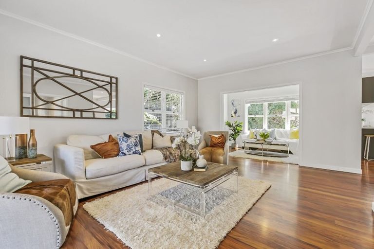 Photo of property in 1/13 Eversleigh Road, Belmont, Auckland, 0622