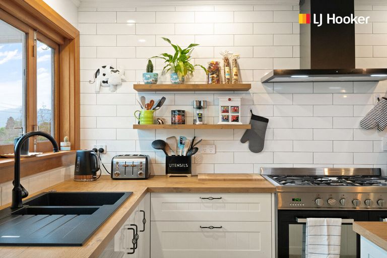 Photo of property in 3 Coach Road, Fairfield, Dunedin, 9018