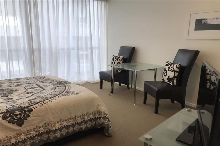 Photo of property in Terrace Heights Apartments, 2/163p The Terrace, Wellington Central, Wellington, 6011