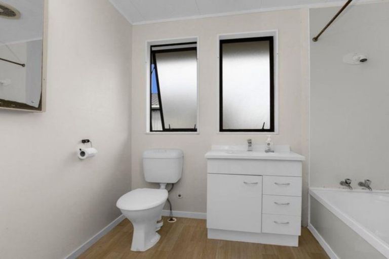 Photo of property in 2/63 Palmers Road, Clendon Park, Auckland, 2103