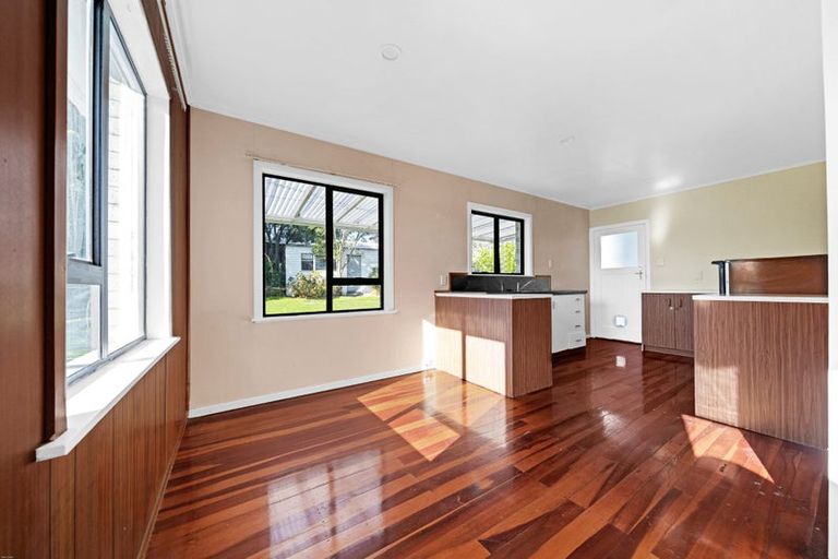Photo of property in 26 Millbrook Road, Henderson, Auckland, 0612