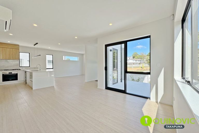Photo of property in 7d Buisson Glade, West Harbour, Auckland, 0618