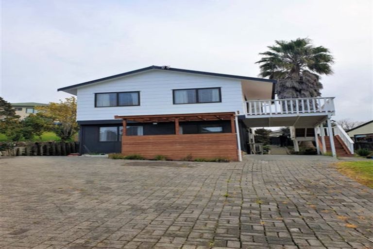 Photo of property in 5 Melia Grove, Goodwood Heights, Auckland, 2105