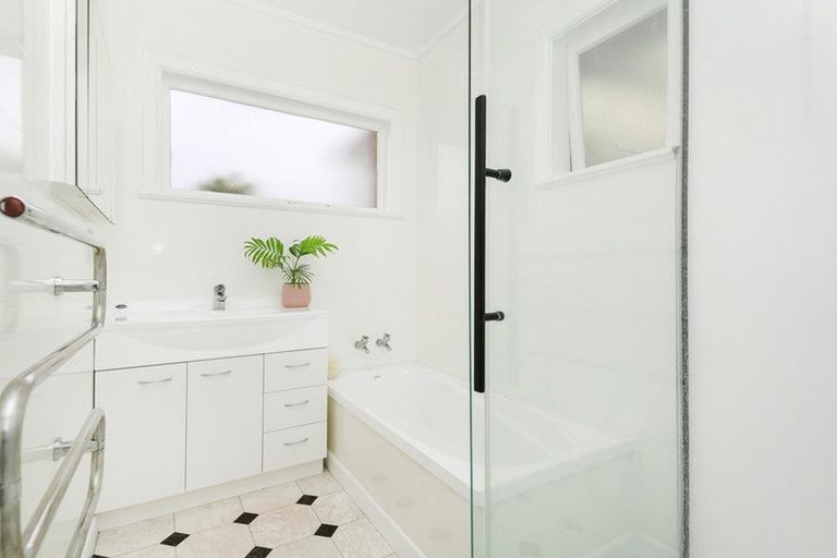 Photo of property in 5 Surrey Street, Tawa, Wellington, 5028