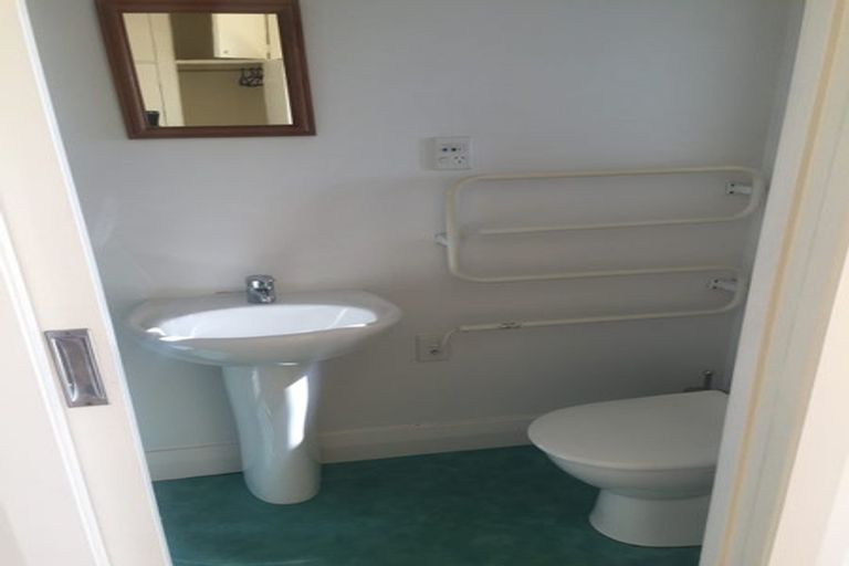 Photo of property in 82 Moana Road, Kelburn, Wellington, 6012