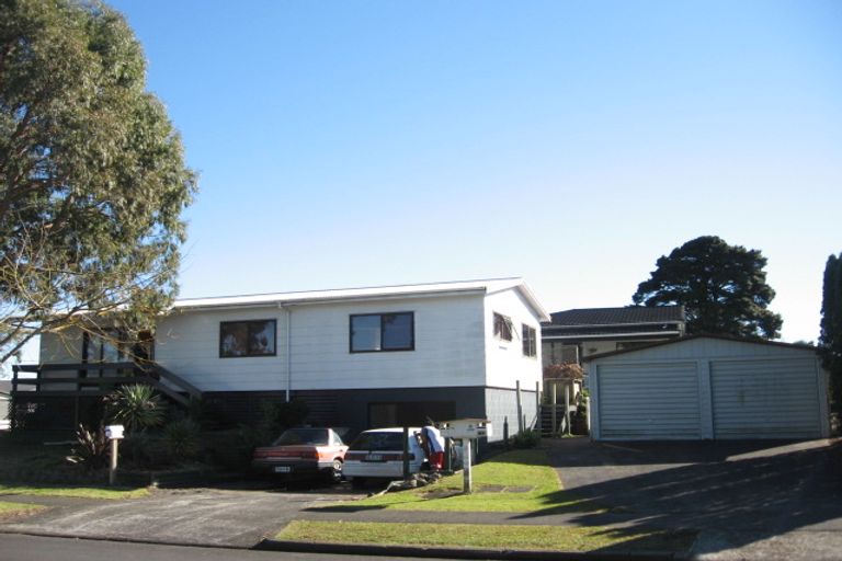Photo of property in 1/11 Bluewater Place, Wattle Downs, Auckland, 2103