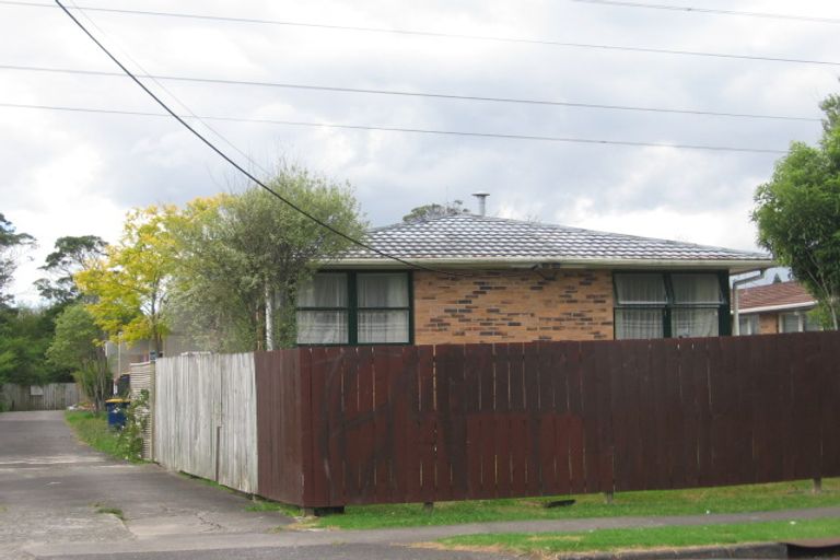 Photo of property in 2/82 Portage Road, New Lynn, Auckland, 0600