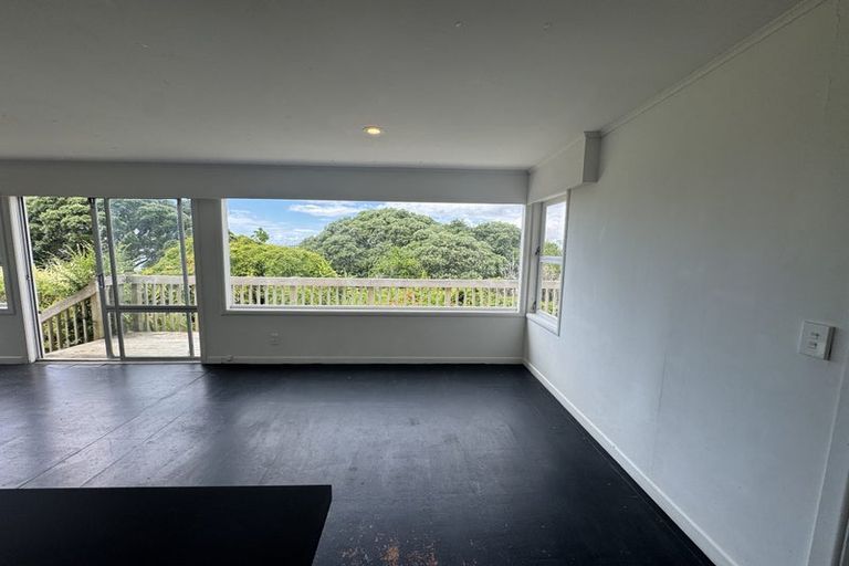 Photo of property in 27 Heath Avenue, Northcote, Auckland, 0627