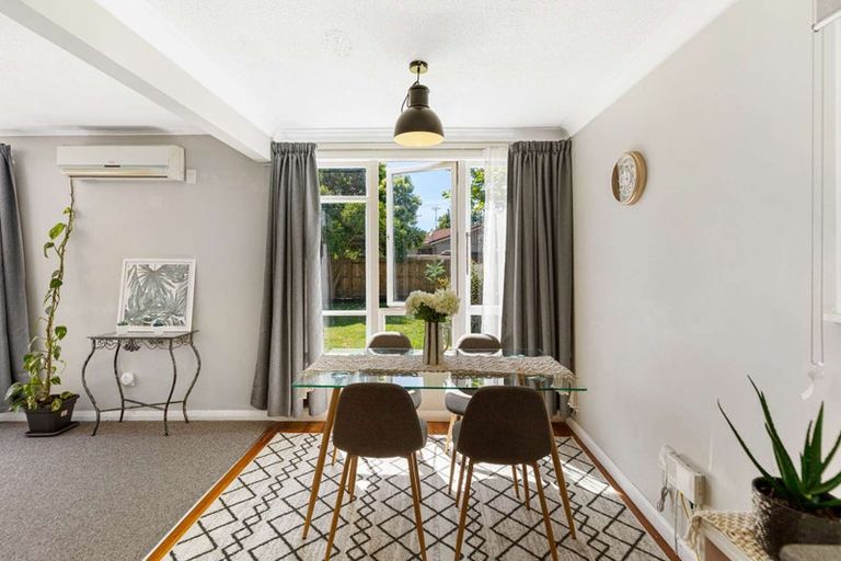 Photo of property in 4 Crewe Crescent, Hokowhitu, Palmerston North, 4410