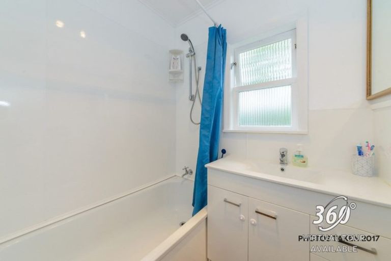 Photo of property in 8 Galway Avenue, Hokowhitu, Palmerston North, 4410