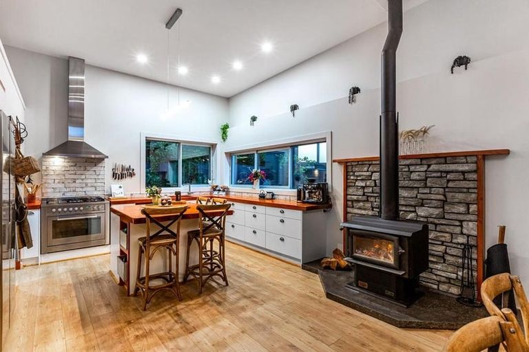 Photo of property in 19 Fleetwood Grove, Waikanae, 5036