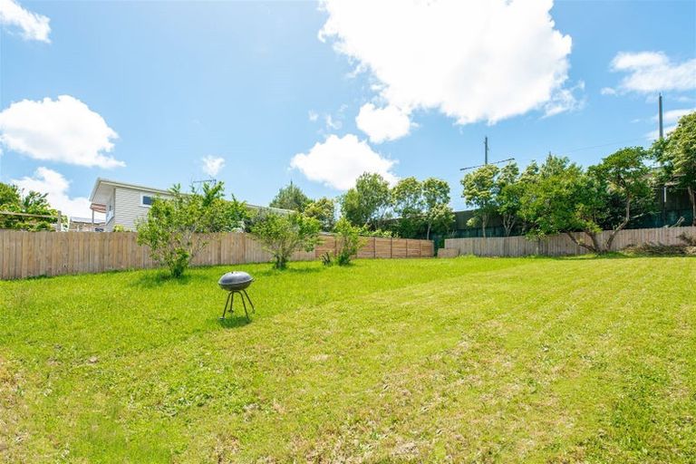 Photo of property in 44 Tahi Terrace, Glen Eden, Auckland, 0602