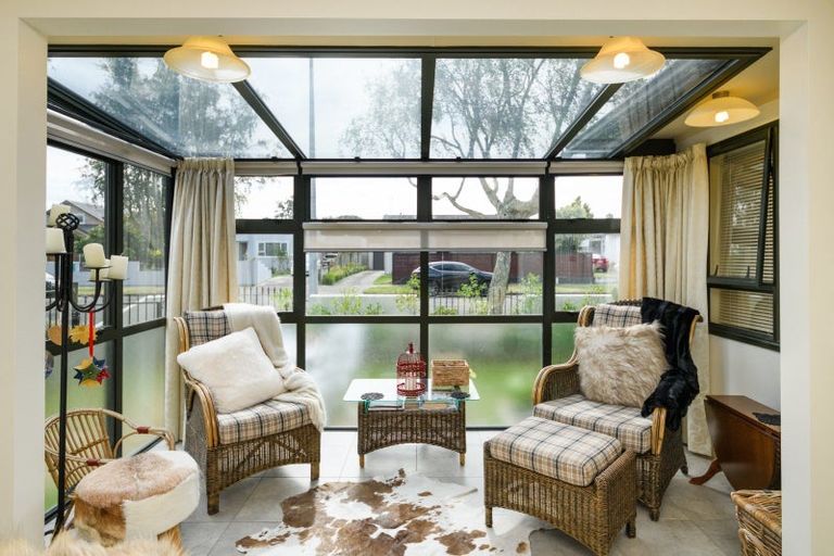 Photo of property in 18 Winston Avenue, Hokowhitu, Palmerston North, 4410