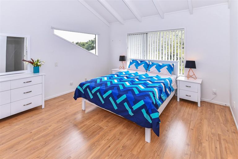 Photo of property in 24 Deodar Place, Totara Heights, Auckland, 2105