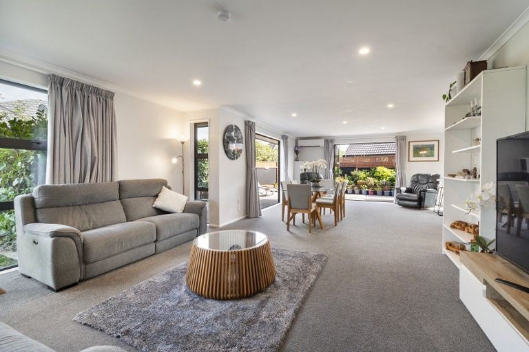 Photo of property in 11 Geneva Terrace, Kelvin Grove, Palmerston North, 4414