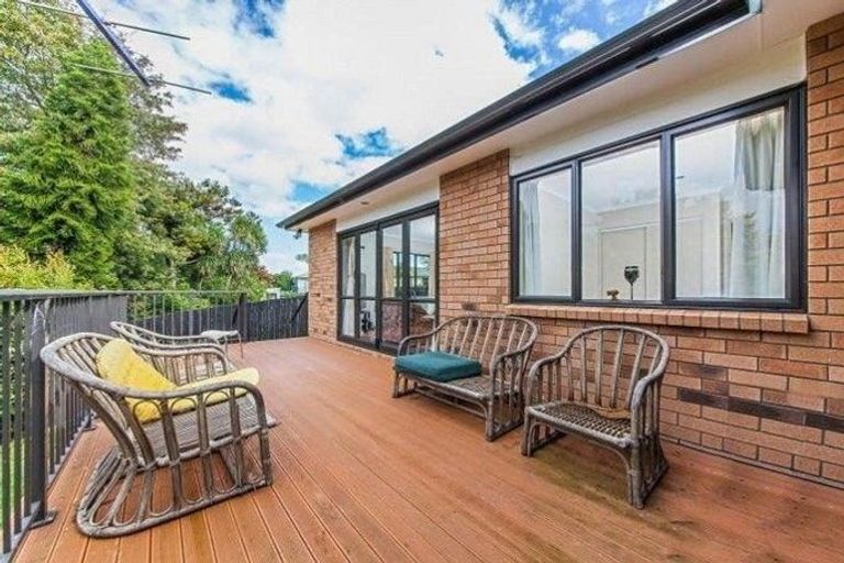 Photo of property in 94a Tiraumea Drive, Pakuranga, Auckland, 2010