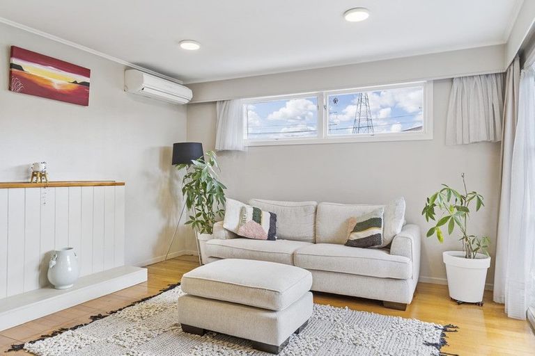 Photo of property in 16 Vera Road, Te Atatu South, Auckland, 0610