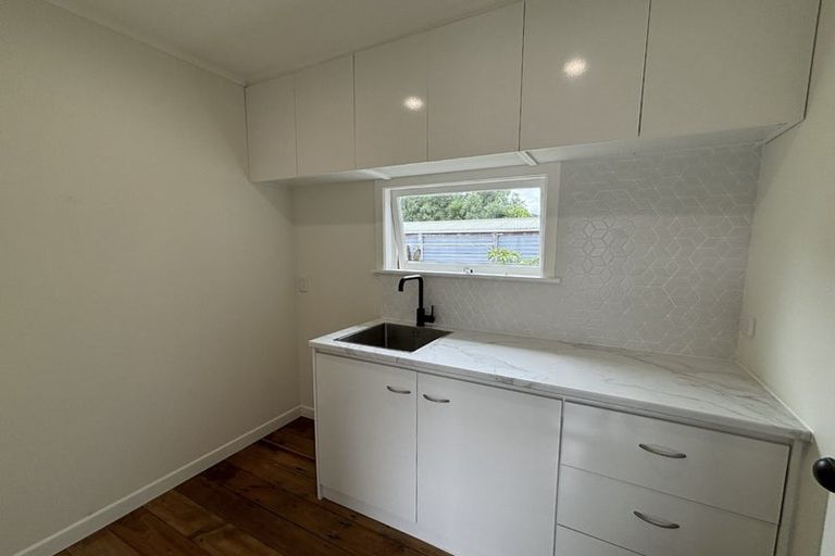 Photo of property in 20 Karaka Street, Merrilands, New Plymouth, 4312