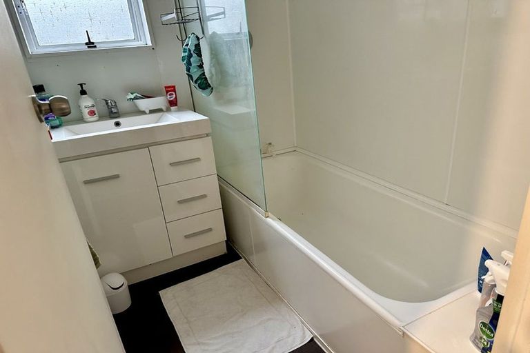 Photo of property in 2 Bryce Place, Kelvin Grove, Palmerston North, 4414