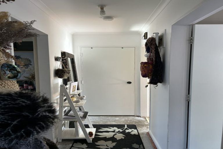 Photo of property in 207 Onepu Road, Lyall Bay, Wellington, 6022