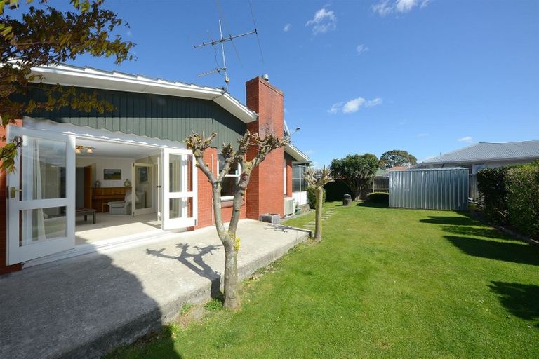 Photo of property in 25 Oakfield Street, Burnside, Christchurch, 8053