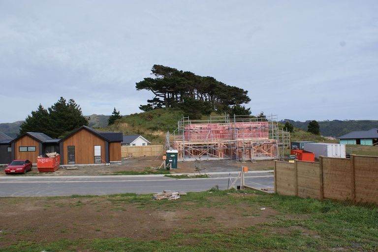 Photo of property in 24 Queen Charlotte Drive, Aotea, Porirua, 5024