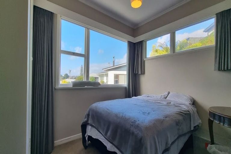 Photo of property in 24 Bevyn Street, Castor Bay, Auckland, 0620