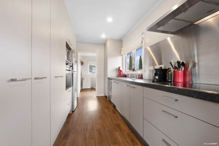 Photo of property in 31 Durham Street, Te Atatu Peninsula, Auckland, 0610