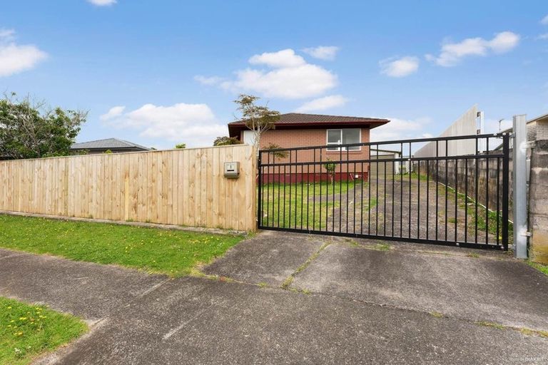 Photo of property in 8 Vetori Place, Clover Park, Auckland, 2023