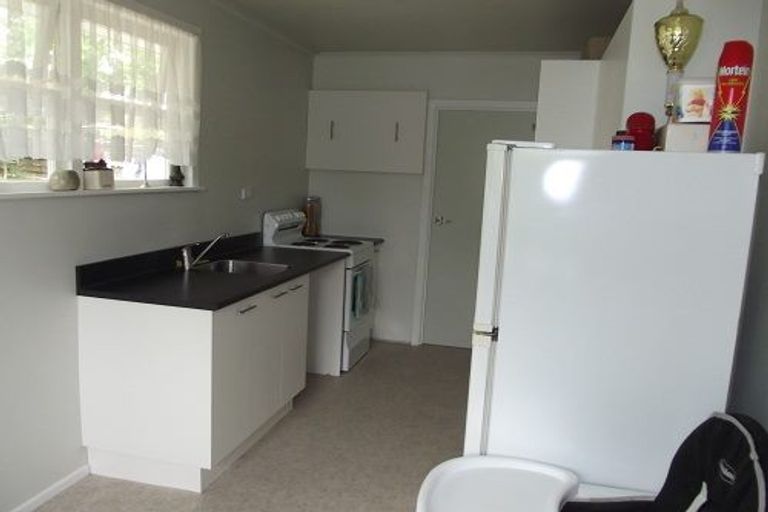 Photo of property in 13a Ribblesdale Road, Henderson, Auckland, 0612