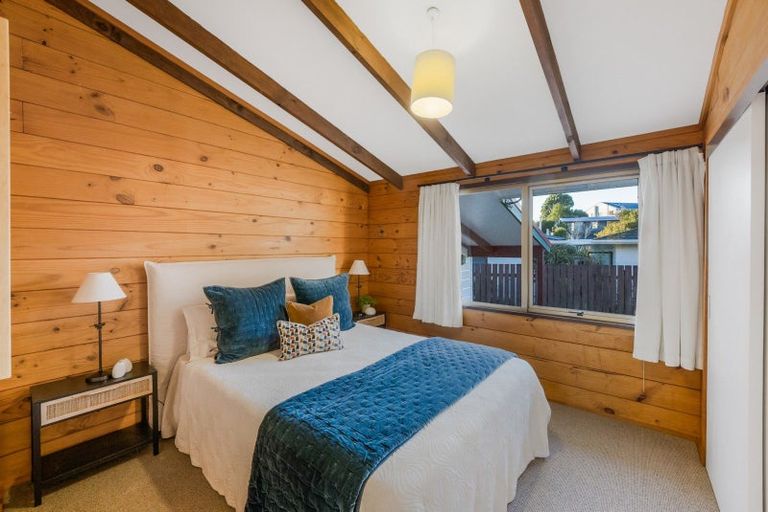 Photo of property in 3 Veale Road, Frankleigh Park, New Plymouth, 4310