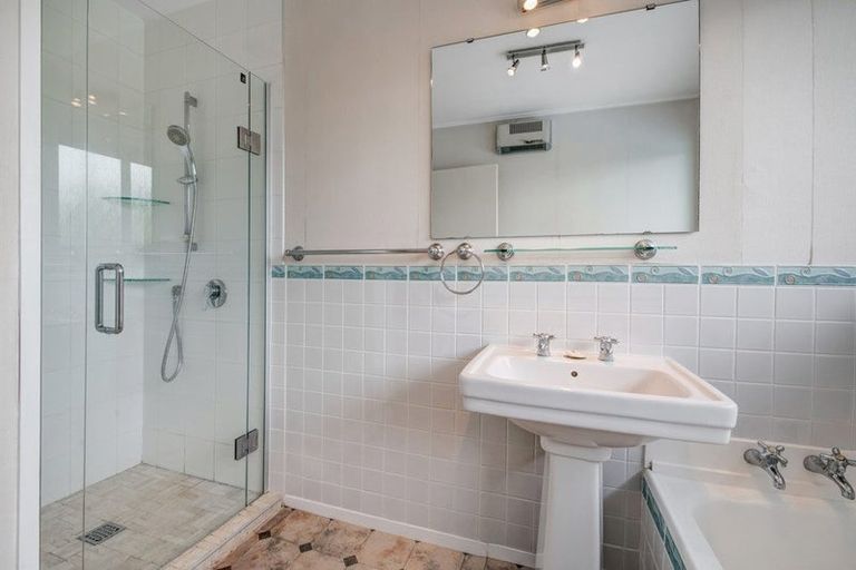 Photo of property in 36 Tonkin Drive, Sunnynook, Auckland, 0620