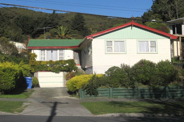 Photo of property in 42 James Grove, Stokes Valley, Lower Hutt, 5019