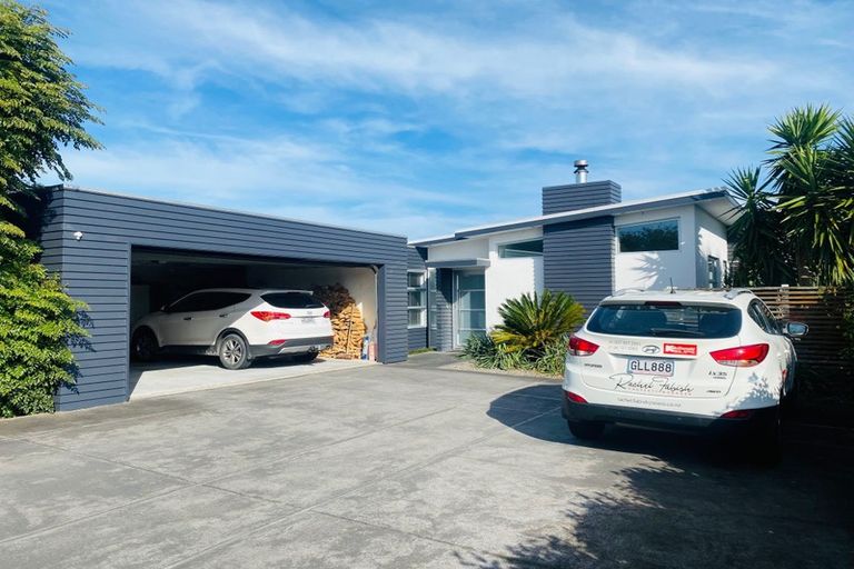 Photo of property in 272 Mangorei Road, Merrilands, New Plymouth, 4312