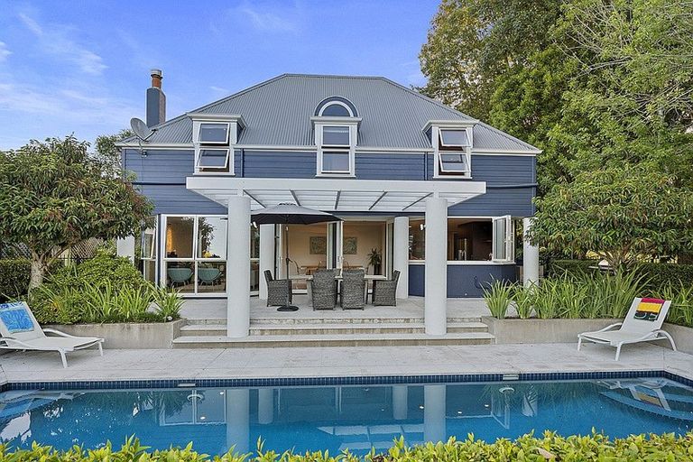 Photo of property in 6a Terrylyn Drive, Hillcrest, Auckland, 0627