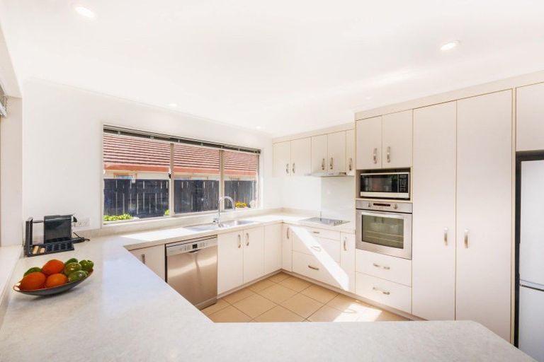 Photo of property in 33 Tennyson Avenue, Kelvin Grove, Palmerston North, 4414