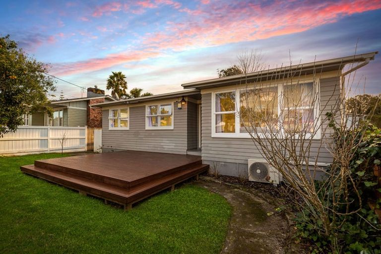 Photo of property in 37 Kamara Road, Glen Eden, Auckland, 0602