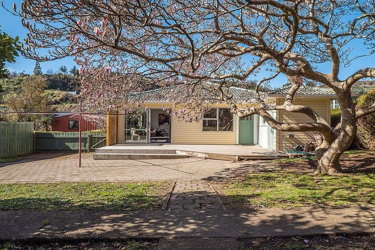 Photo of property in 320 Kaikorai Valley Road, Bradford, Dunedin, 9011